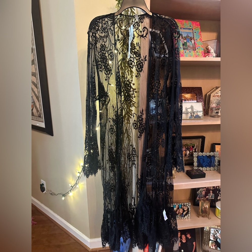 Black lace duster in 3X NWT